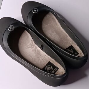 CROCS Black Minimalist Flats for Everyday Comfort